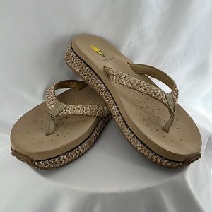 VOLATILE Woven Flip Flop Sandle in Natural Size 8
